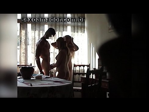 ❤️ Seksikaverit kutsuvat jättimiehen ja kolmen kimppakivaa hänen kanssaan ❌ Porno at fi.gaypornforyou.ru