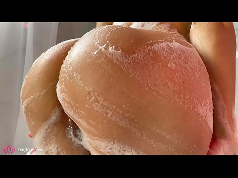 ❤️ Brunette masturboi pillua vibraattorilla intensiiviseen orgasmiin suihkussa ❌ Porno at fi.gaypornforyou.ru